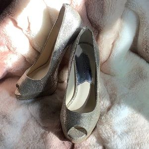 Michael Michael Kors Authentic York Silver Glitter Pumps size 5